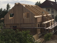 Die Form des Hauses ist gut zu erkennen