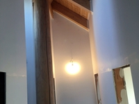 Im Februar wird mühsam der Flur tapeziert