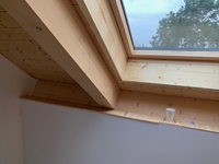 Der Sims in Stefans (zukünftigen) Arbeitszimmer