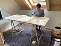 Am 9. Mai: Die erste Tür wird gestrichen