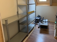 Ein neues Regal für »Kabuff 1« wird zusammengebaut