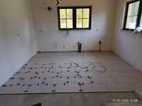 12.8.2025: Küchenboden fertig gefliest