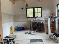 Hannes schließt die Spüle wieder an