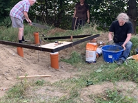 Der Schuppen nimmt langsam Form an