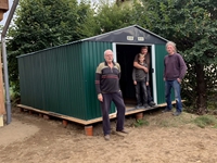 Die 4 (+1) fleißigen Ripperts haben es geschafft - der Schuppen ist endlich fertig!