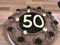 Die Geburtstags-Torte wird gegessen